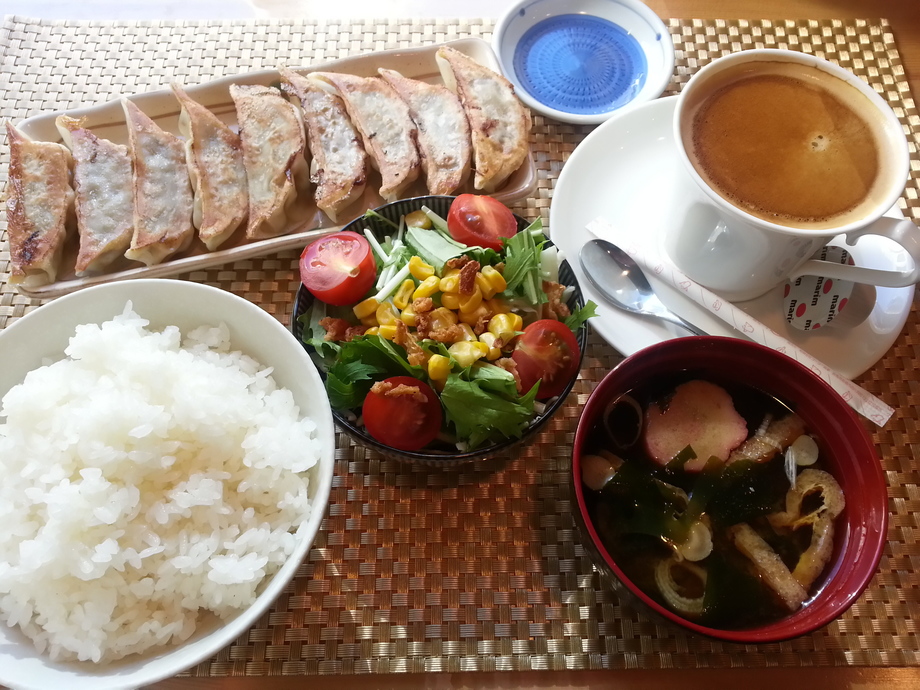 Bランチ　餃子セット　（餃子はにんにく・しょうがからお選び下さい）