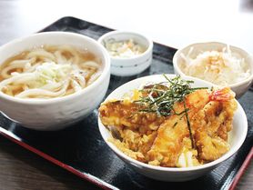 天とじ丼定食　うどん・ご飯、大盛り無料