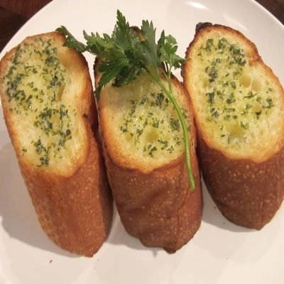 「ガーリックトースト」（４００円）