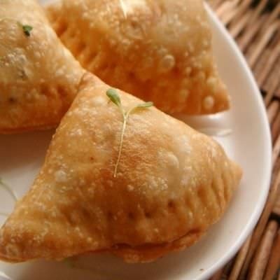 インドの揚げ春巻き「サモサ」～オリジナル（５００円）