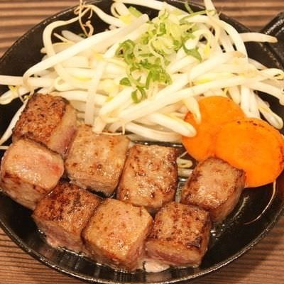 「鉄板サイコロステーキ」（９８０円）