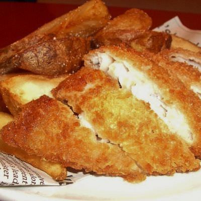 イギリスの「フィッシュ＆チップス」（５５０円）