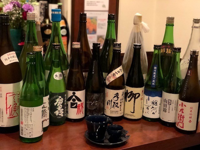 サッポロ生ビール　こだわりの日本酒　ウイスキー　グラスワイン　焼酎(黒霧・二階堂）　残波　ノンアルコールビール　ウーロン茶　ジンジャエール　