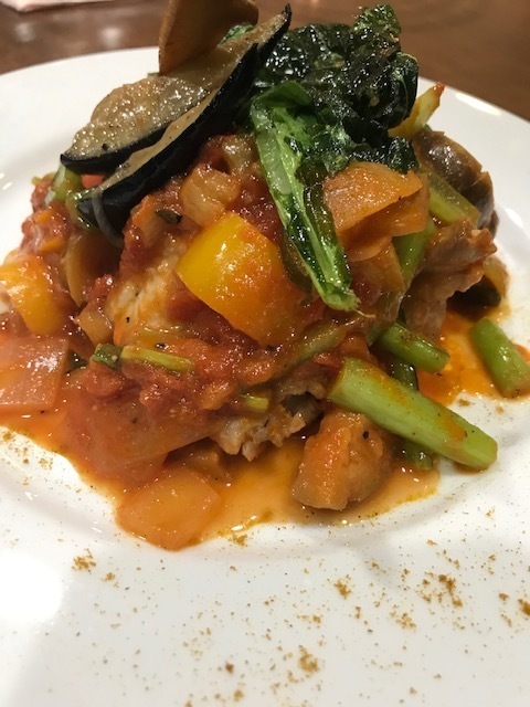 地鶏のカレースパイス香るトマト煮込み