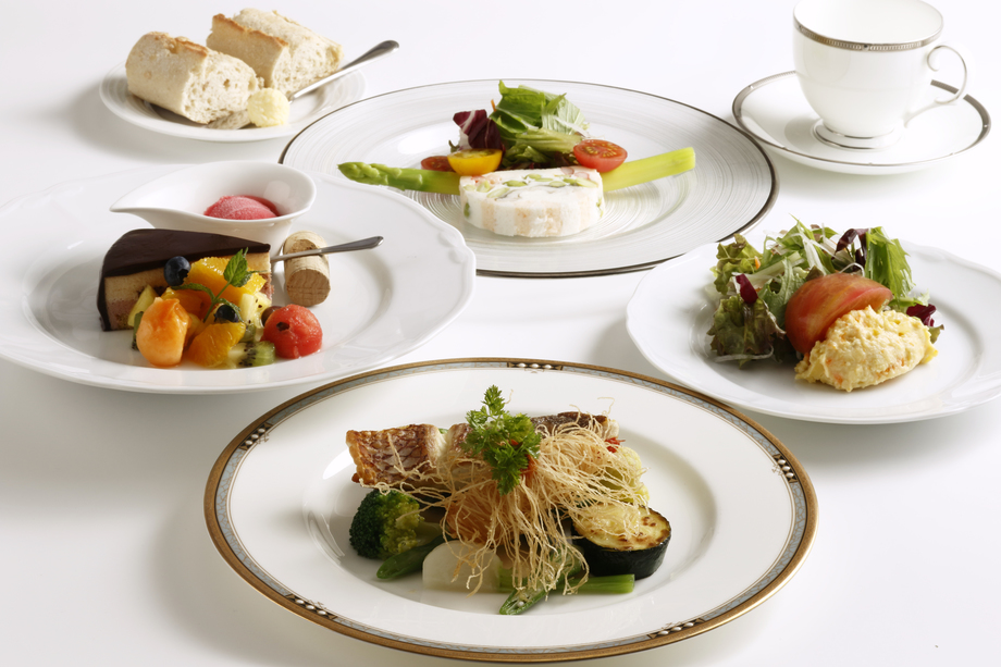 Bコースメニュー（オードブル、魚料理または肉料理、デザート盛り合わせ、パンまたはライス、ドリンク）、ミニサラダとミニサラダ（￥３４０２＋￥３７８＝￥３７８０）