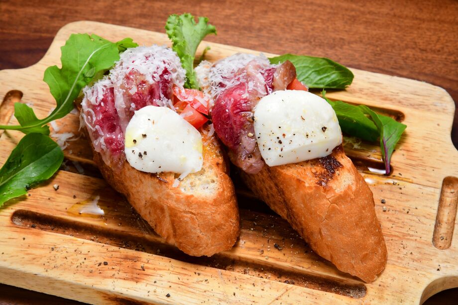 和牛生ハムのブルスケッタ　2ピース