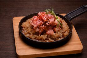 黒毛和牛の牛トロガーリックライス