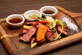 牛ハラミと千葉県産豚リブロースのミックス盛り