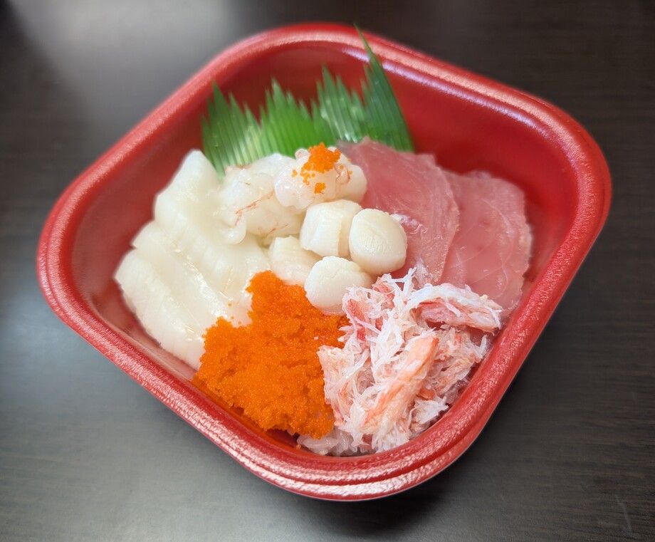 海峡丼（並盛680円（税込）～）