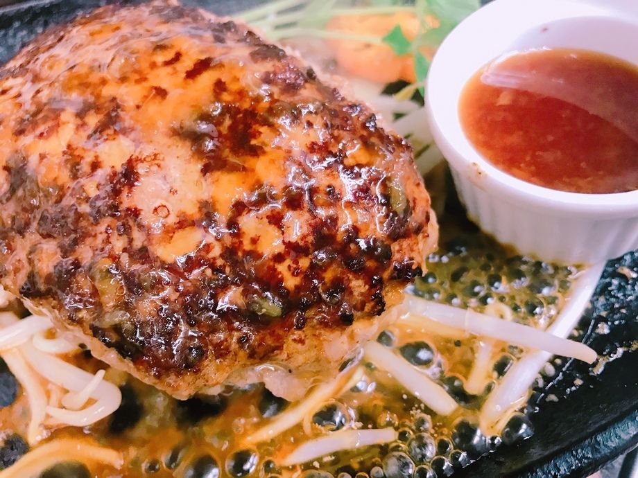 黒毛和牛ハンバーグランチ160ｇ（880円（税抜））