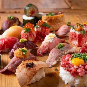 創作肉寿司30種以上
