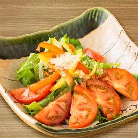 トマトとチーズのシーザーサラダ