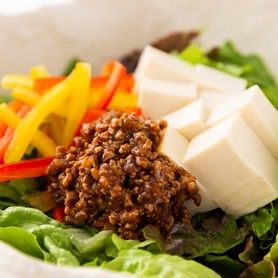 鶏そぼろと豆腐の胡麻ドレサラダ
