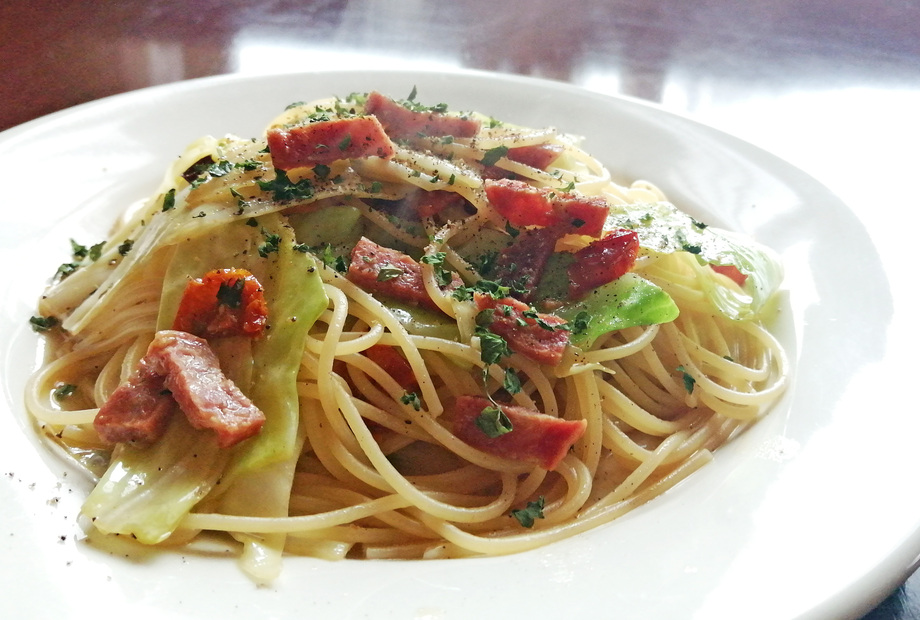 サラーメ・コンタディーノ[スペイン産・サラミ]とキャベツのオイルソース 