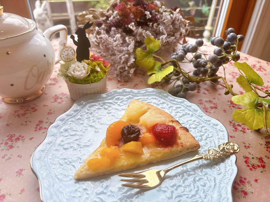 カスタードフルーツピザ（ドリンク付）（①1,400円（税込）店内撮影自由（2時間まで））