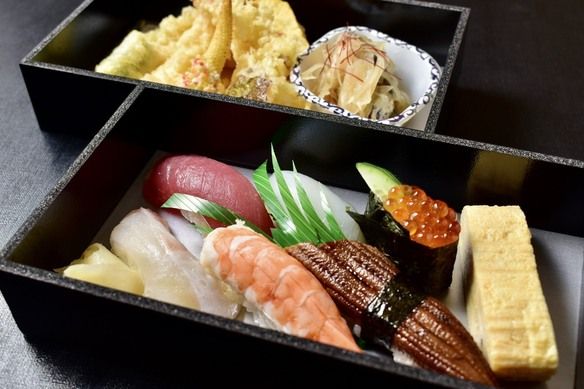 寿司と天ぷらのセット