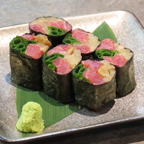 本鮪のとろたく/Toro and Pickled Radish Thin Roll