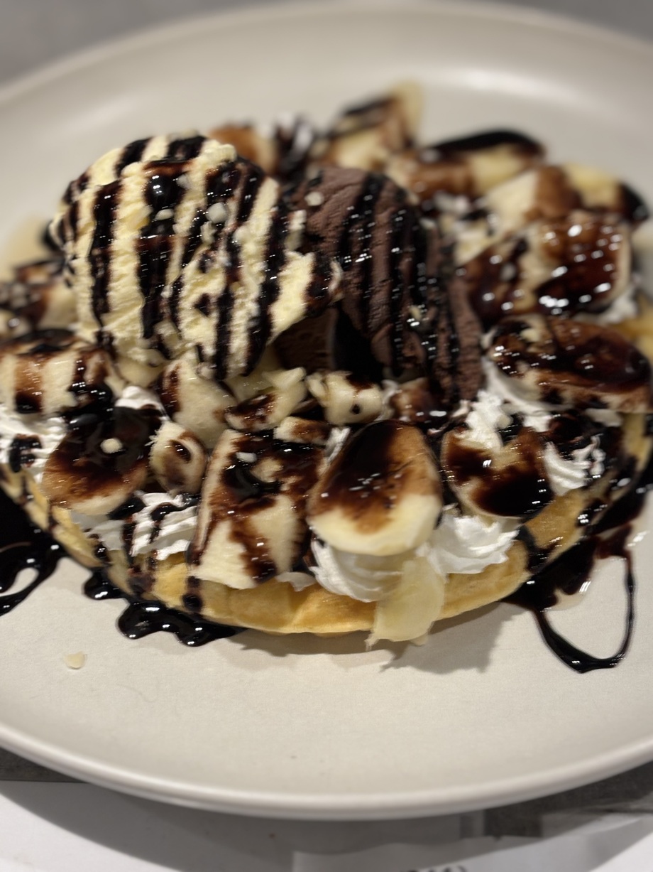 チョコバナナアメリカンワッフルケーキ🍌🍌