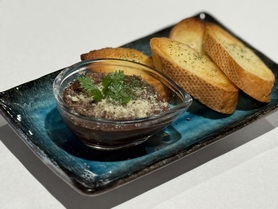 牛すじ赤ワイン煮込みのリエット🇮🇹