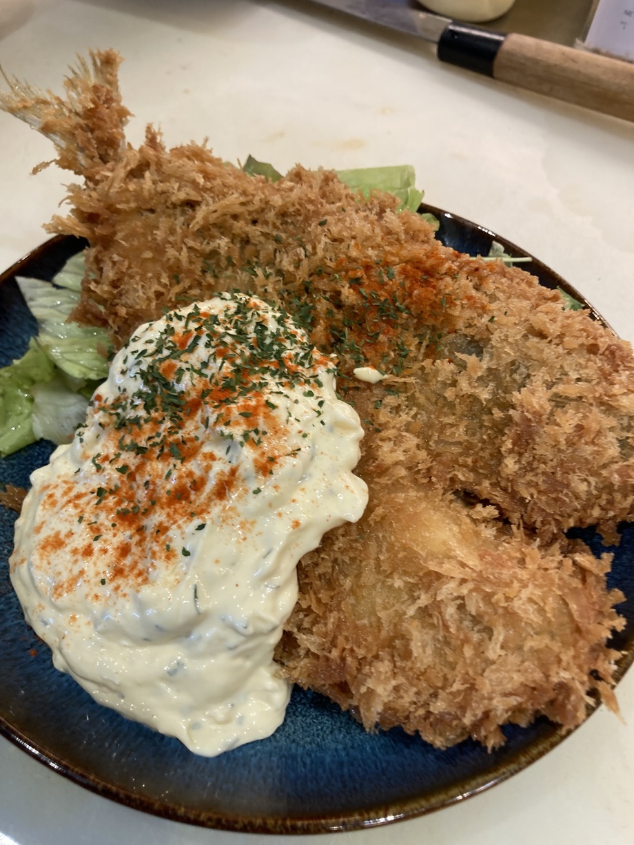 刺身用あじを丸ごと一匹！！特大あじフライ　らっきょタルタル