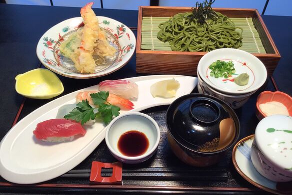 セットメニュー　にぎり寿しと茶そばのセット