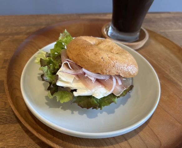 生ハムクリームチーズベーグルサンドセット(ドリンク付き)