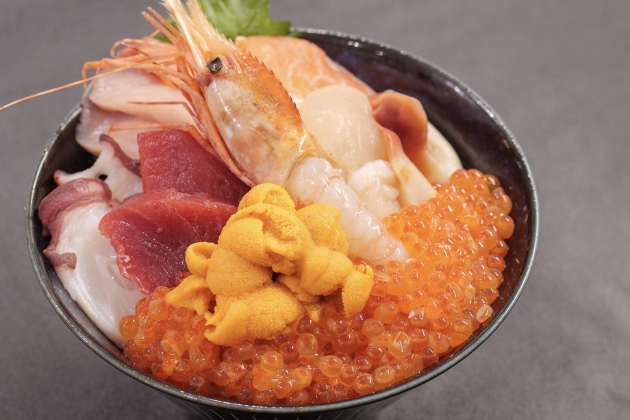 豪華極まりない‼️ 旬の特選海鮮丼