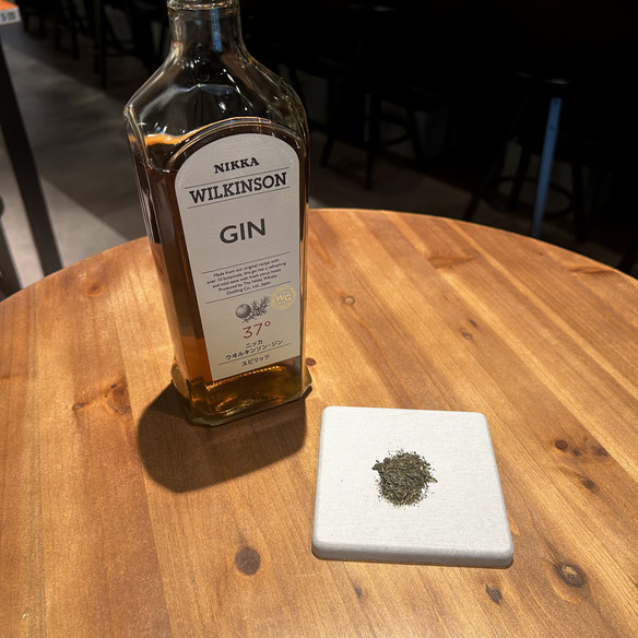 【自家製烏龍茶ジン】ジン✖️天龍つゆひかり ソーダ割
