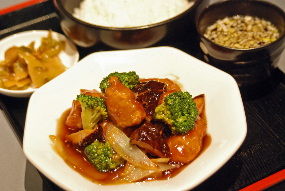 黒酢酢豚定食（1380）