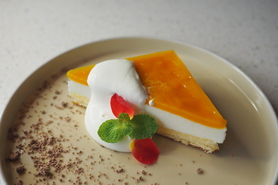 マンゴーとヨーグルトのムースケーキ