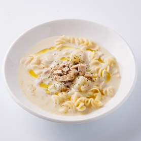 クラムチャウダーとショートパスタ
