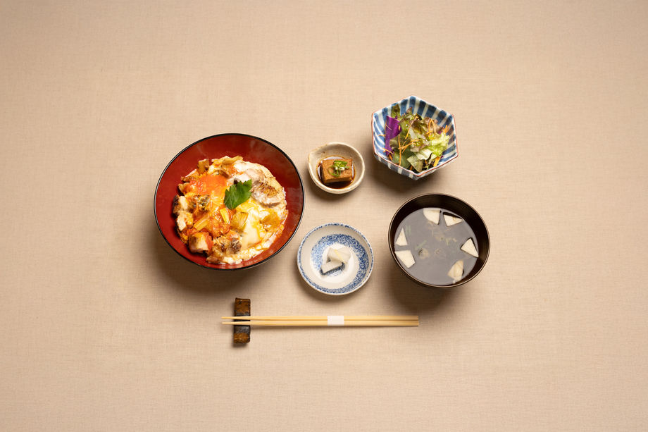おみ乃　本家特製親子丼（2420）