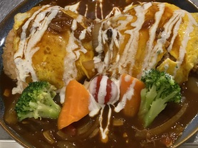 メガ盛おっぱ○みたいなオムハヤシ‼️(ダブルオムハヤシ)