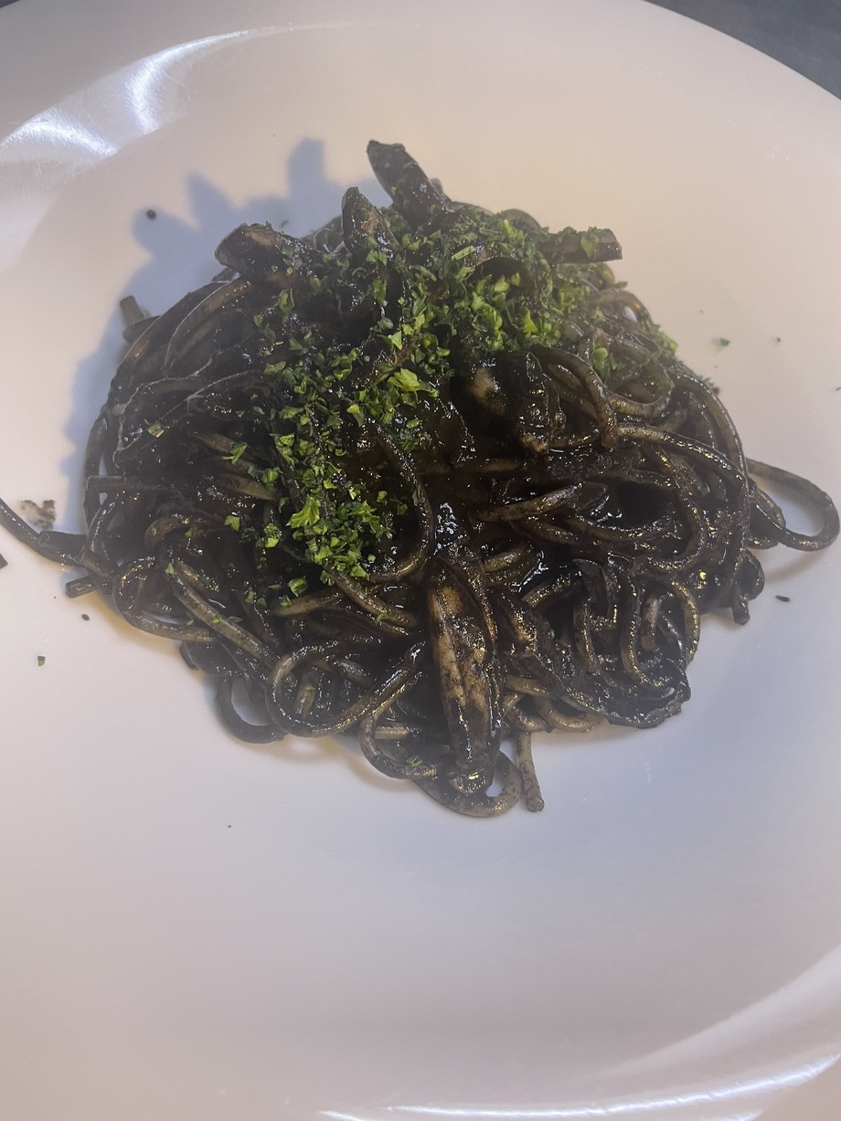 イカスミソースのスパゲッティ