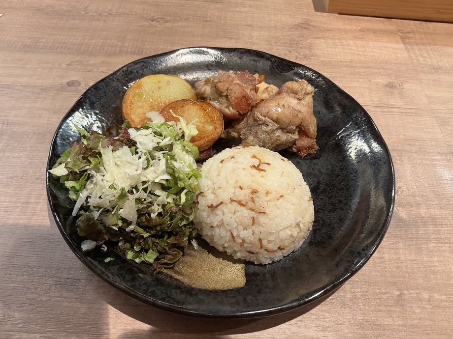本日のスペシャルメニュー　タヴックソテー　tavuk sote