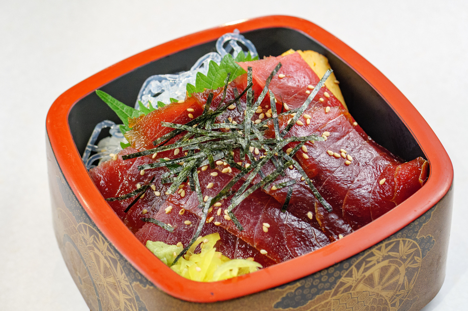 まぐろ漬け丼
