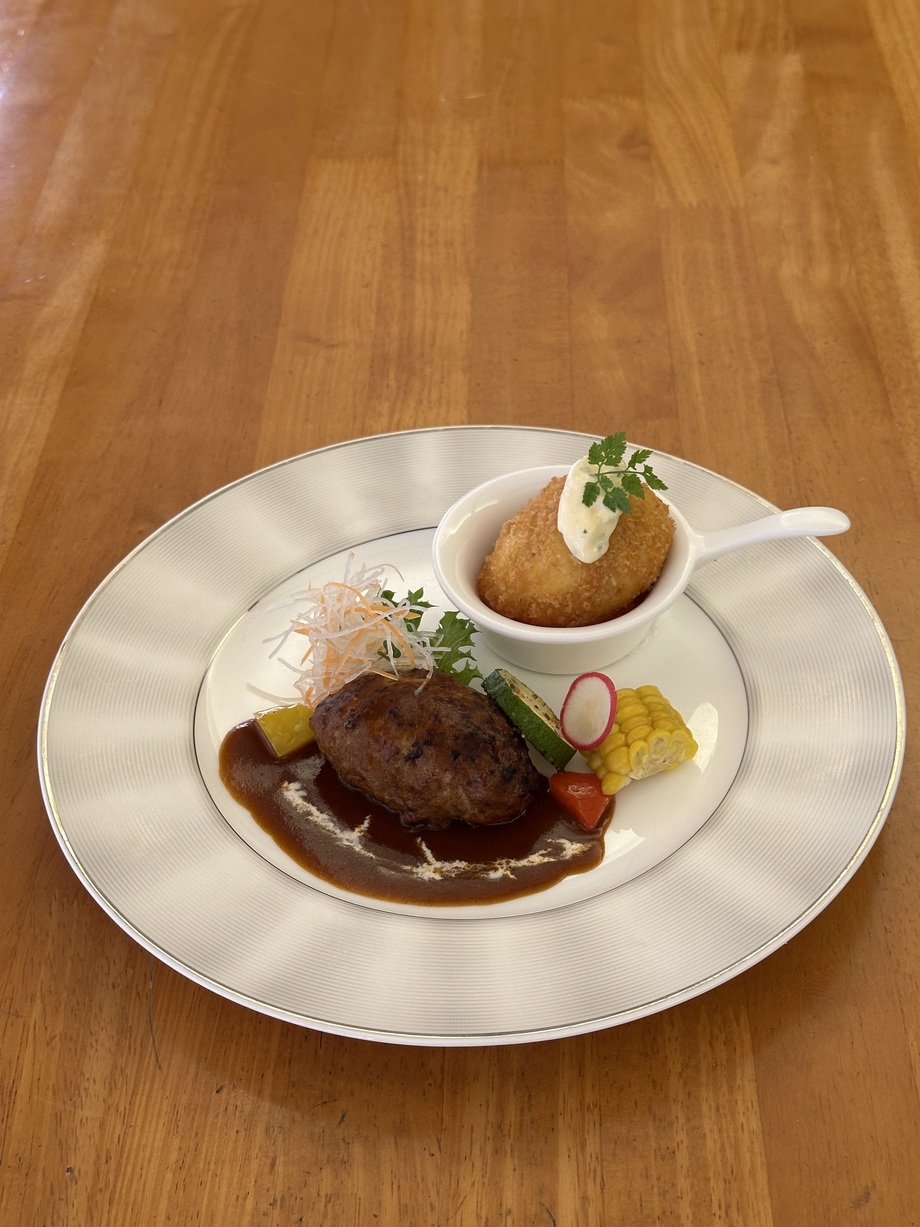 和牛ハンバーグ&カニコロ（1,700円）