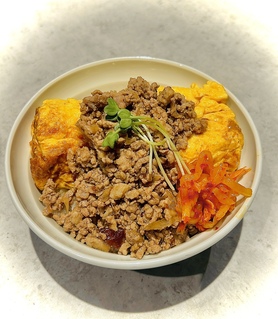 優しい♪魯肉飯(ローバープン)