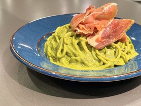 イタリアンプロシュートと抹茶の濃厚クリームパスタ