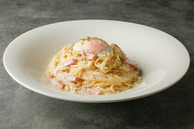 今日の贅沢、トリュフ香るクリーミーカルボナーラ