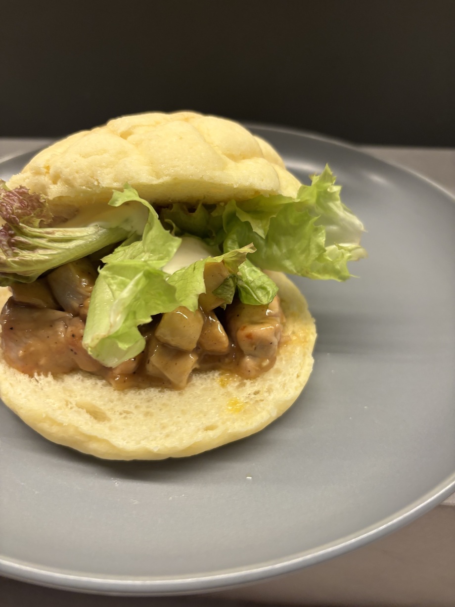 沖縄メロンパンサンド