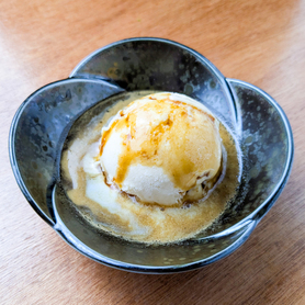 自家製エスプレッソ黒蜜ソースのバニラアイス