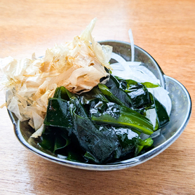 生わかめと玉ねぎのおつまみサラダ