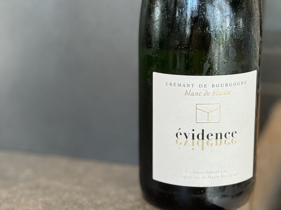 グラス　スパークリング：クレマン・ド・ブルゴーニュ キュヴェ・シャルドネ NV　90ml（フランス）