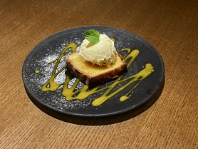 しっとりパウンドケーキのバニラアイス添え