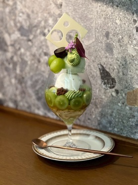 シャインマスカットと抹茶のパフェ