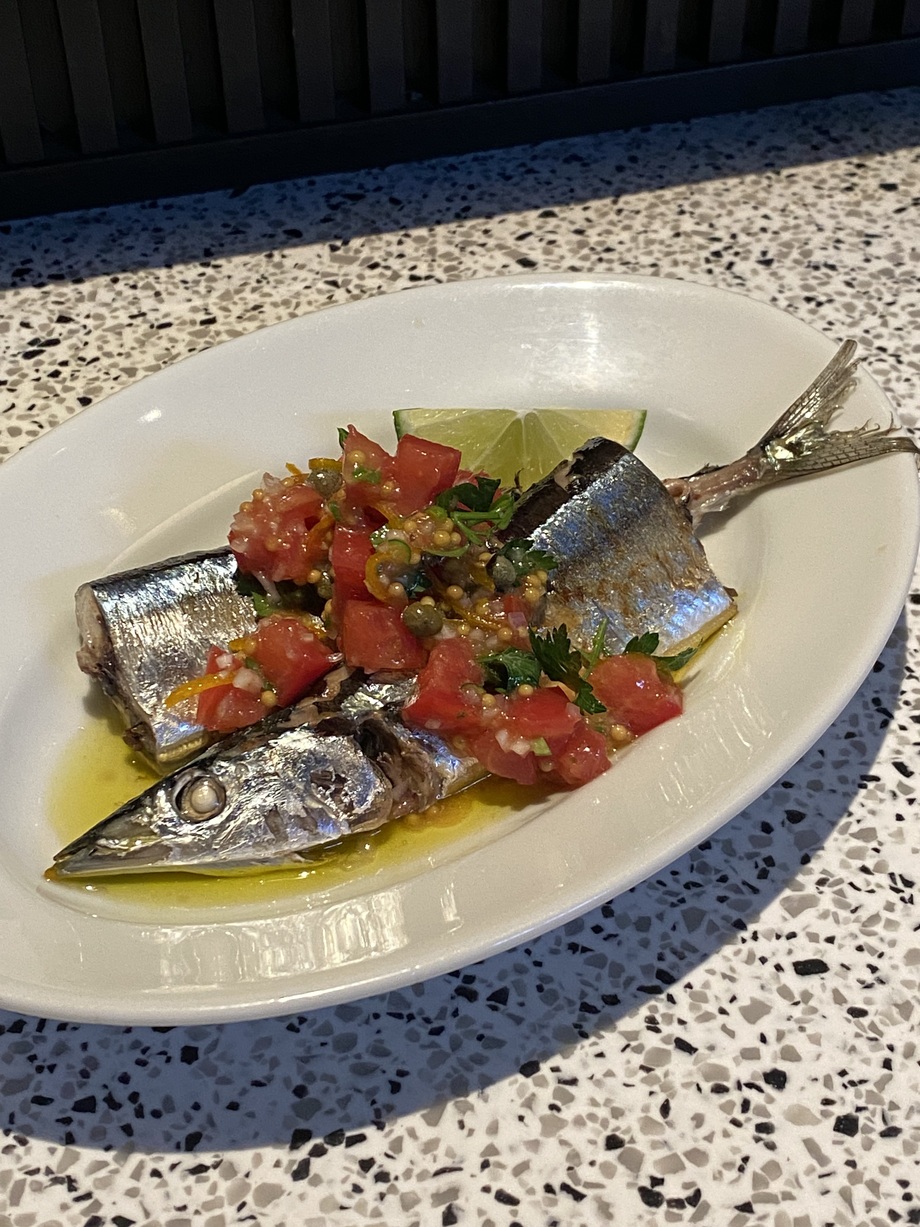 【旬メニュー】新さんまの白ワイン蒸し