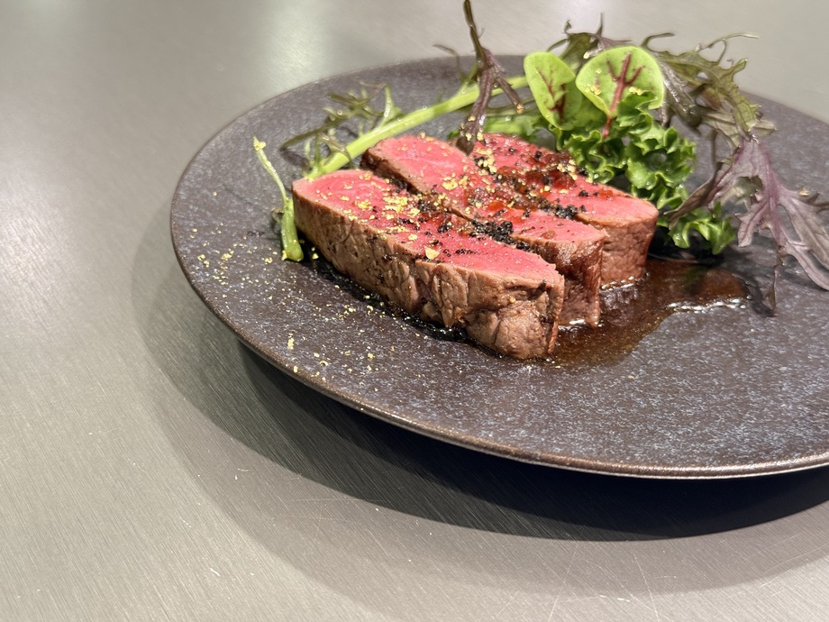 葡萄牛のロースト　黒トリュフソース🇫🇷
