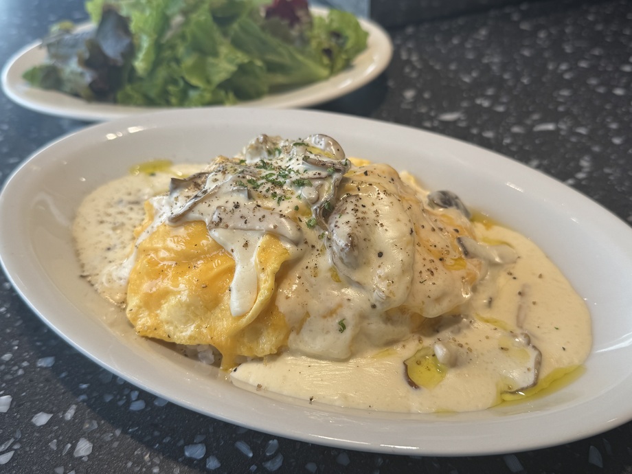 ■   ポルチーニと秋の木の子のクリームソース半熟オムライス　サラダ付き