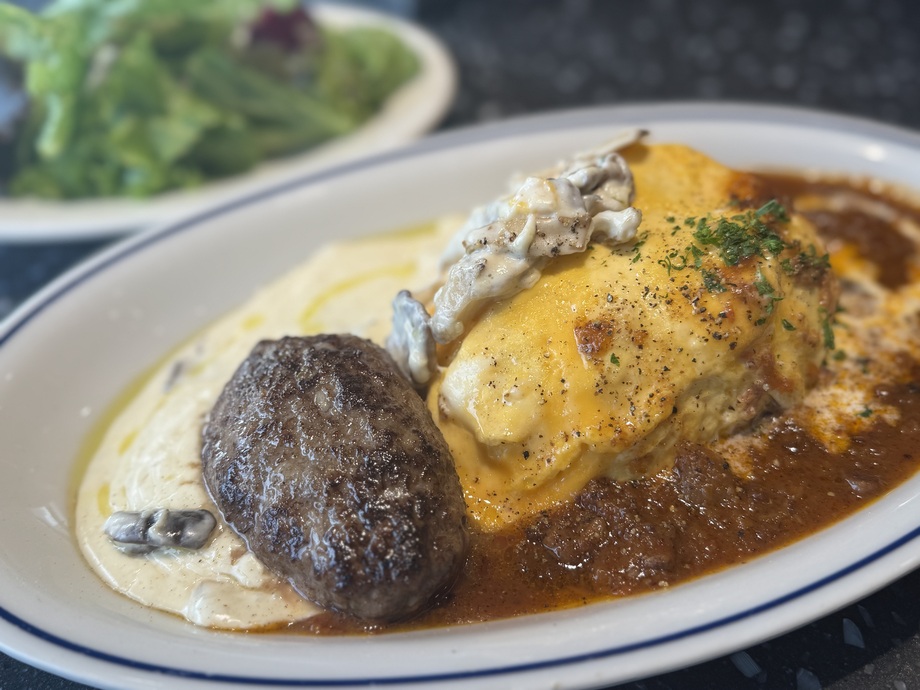 ★ 大人気のwソースの半熟オムライス　柔らかハンバーグ　サラダ付き